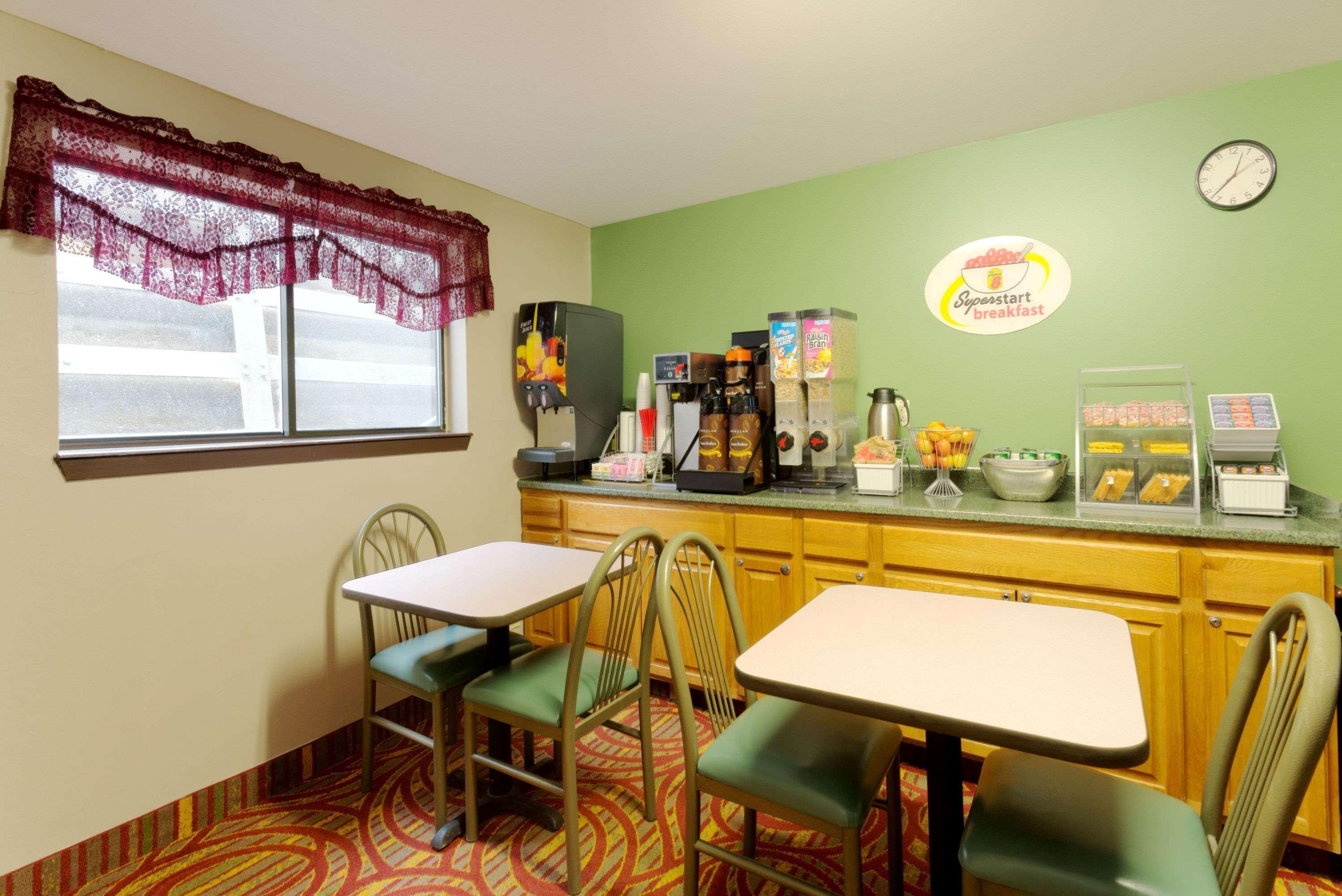 Super 8 By Wyndham Green River Exterior photo